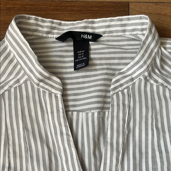 H&M Women's White and Gray Striped Blouse Casual Top - Picture 3 of 6